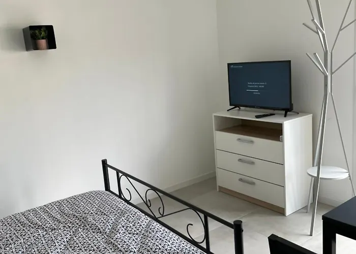 Independante Proche Du Futuroscope ポアティエ